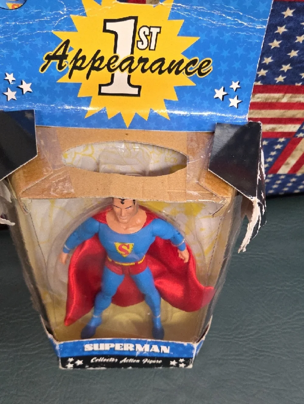 **Superman 1st Appearance Action Figure - Blue & Red** - Picture 2 of 7
